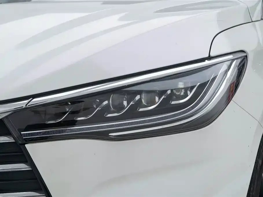 BYD MAX New Energy — фото 9