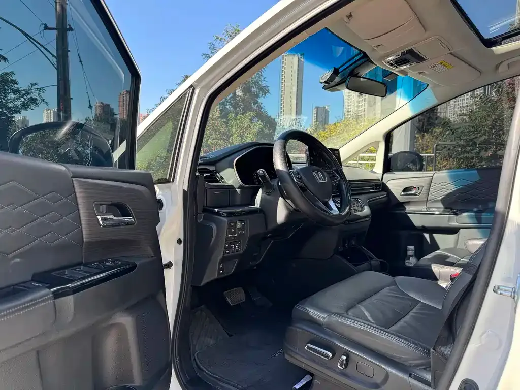 Honda Elysion 2022 из CN, фото 4