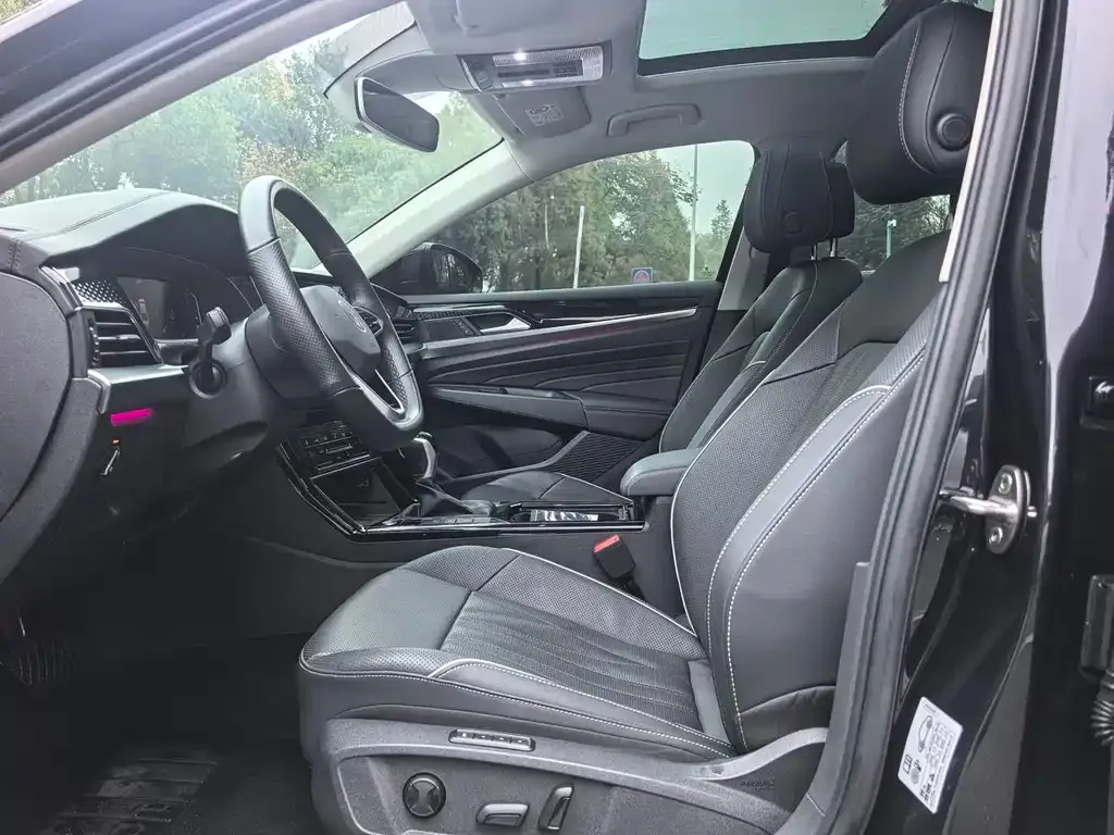 Volkswagen Passat 2022 из CN, фото 10