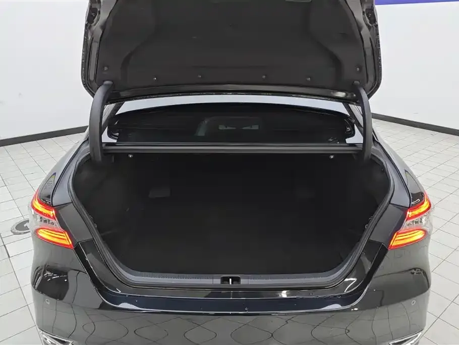 Toyota Camry 2023 из CN, фото 4