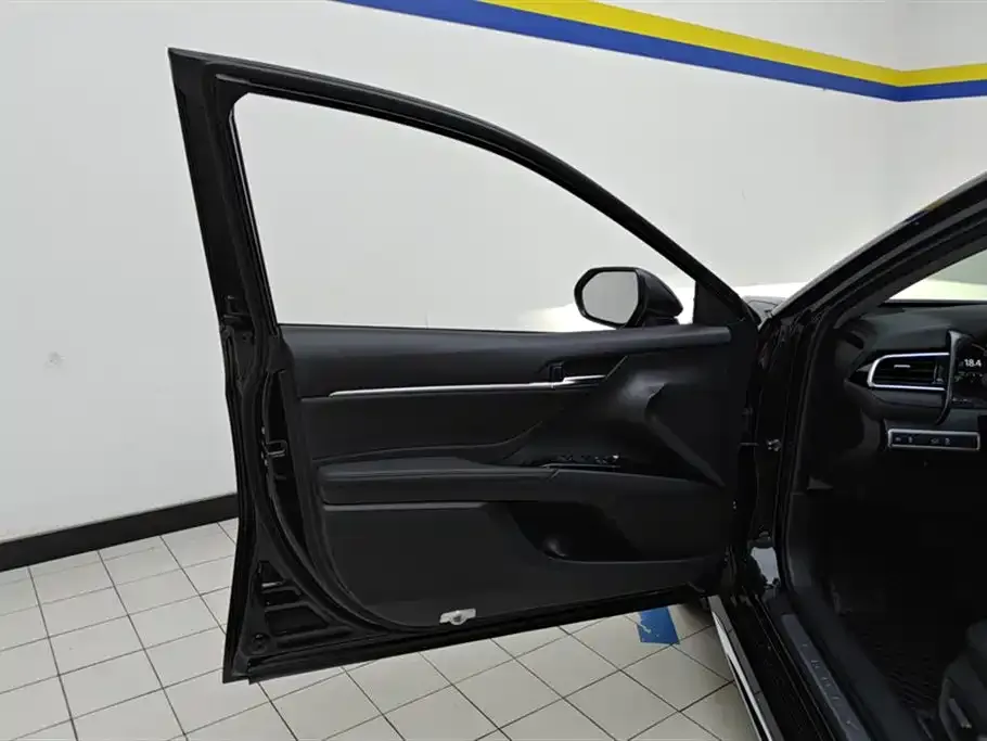 Toyota Camry 2023 из CN, фото 7