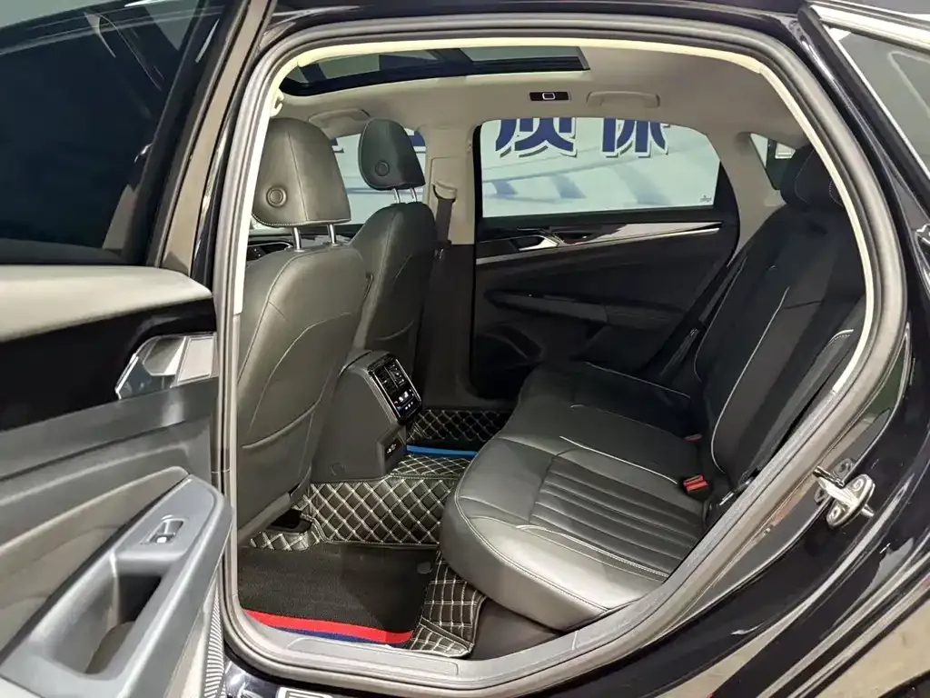 Volkswagen Passat 2023 из CN, фото 8