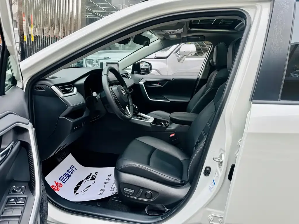 Toyota RAV4 2021 из CN, фото 5