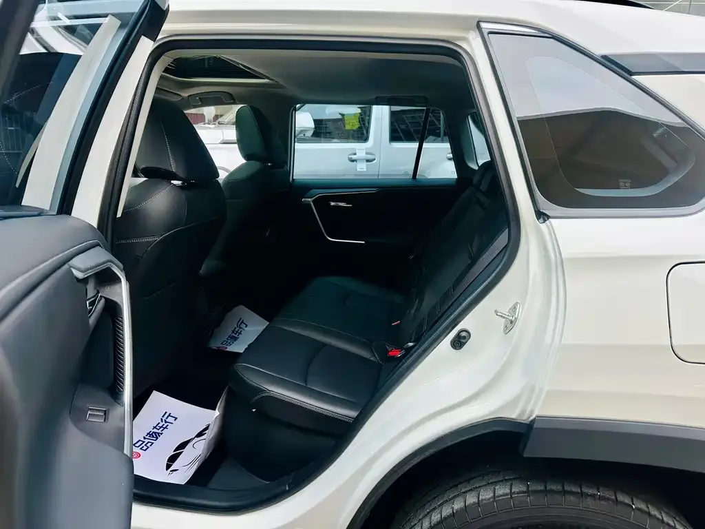 Toyota RAV4 2021 из CN, фото 7