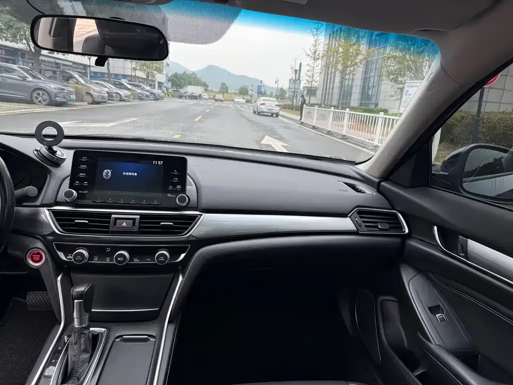 Honda Inspire — фото 10