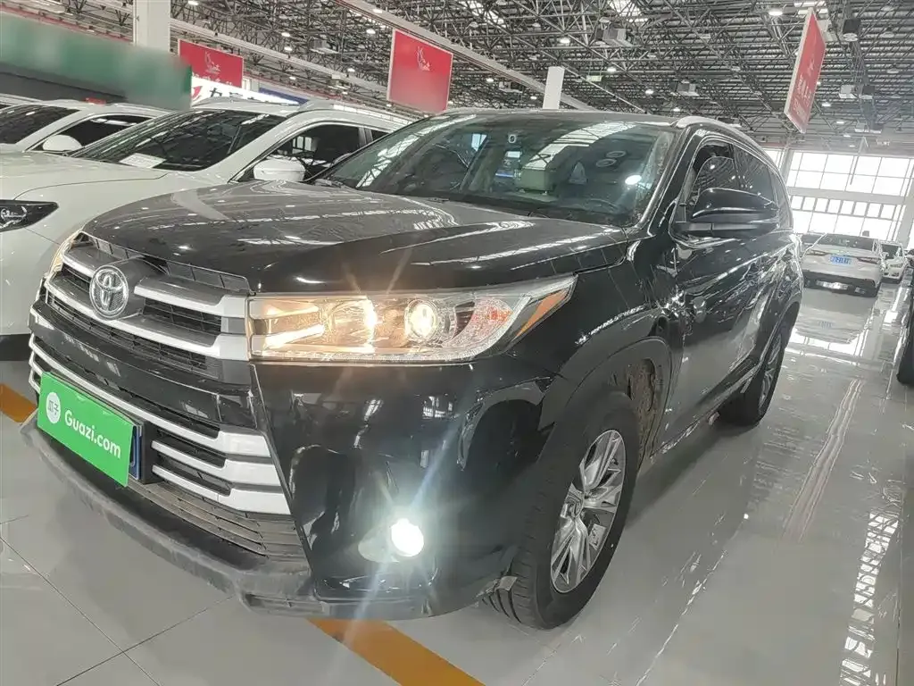 Toyota Highlander — фото 1
