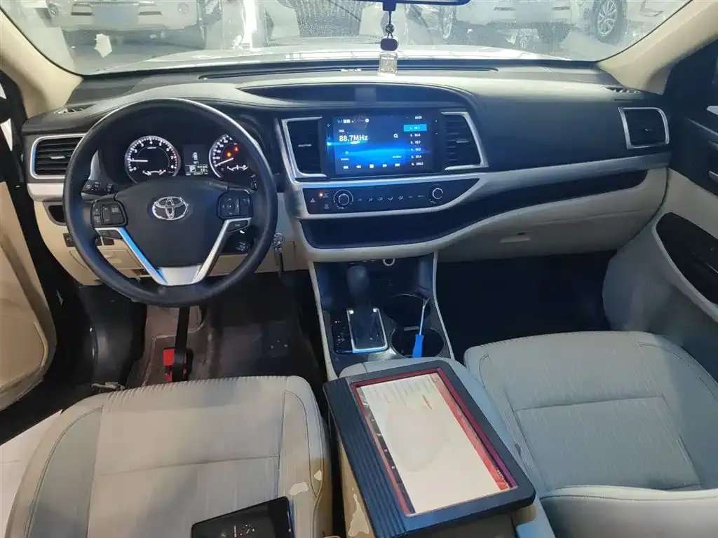 Toyota Highlander — фото 10