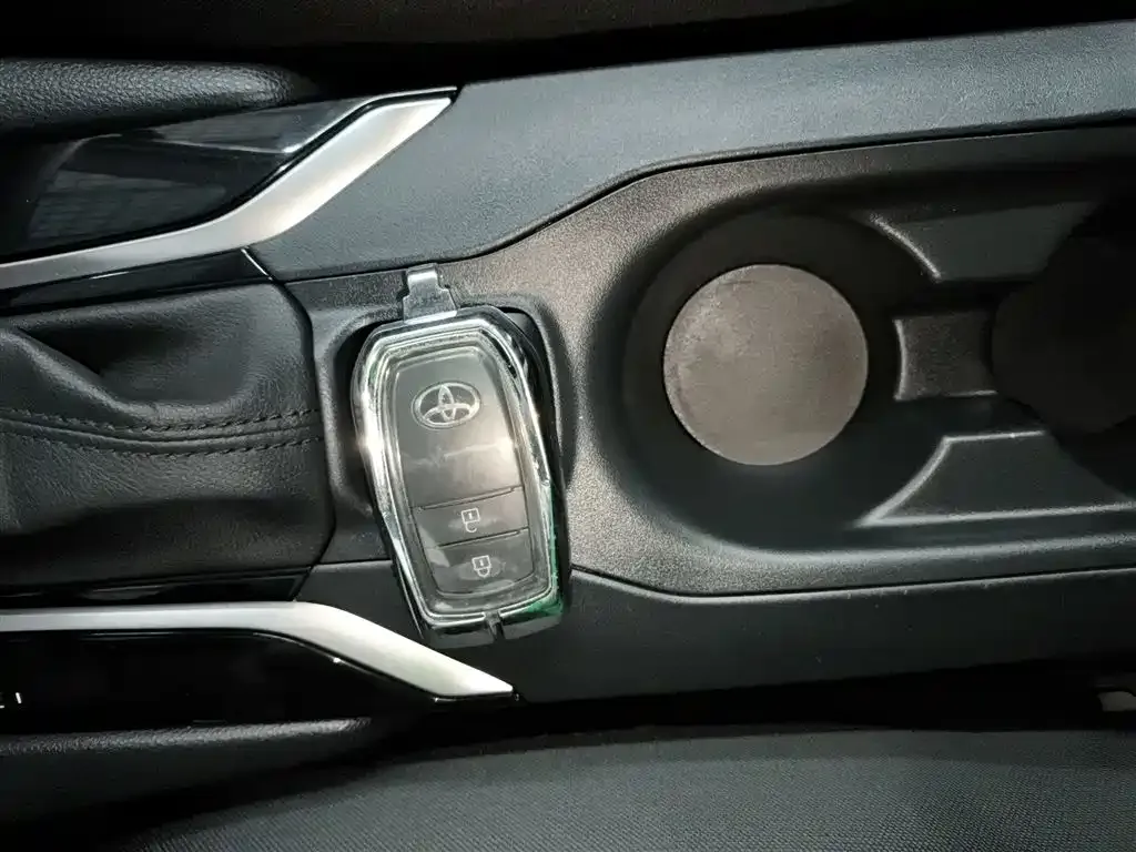 Toyota Corolla Cross 2022 из CN, фото 9