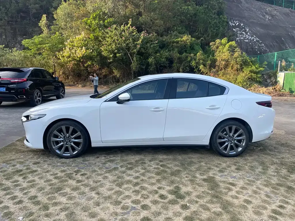 Mazda 3 Axela 2022 из CN, фото 4
