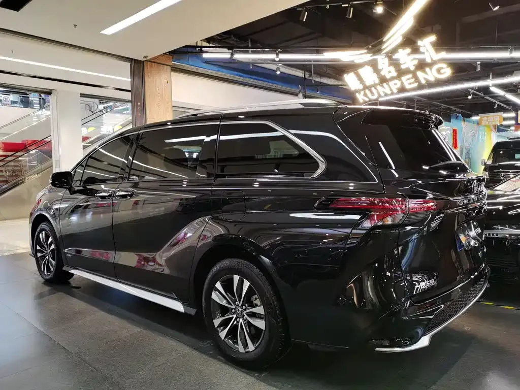 Toyota Granvia 2025 из CN, фото 3