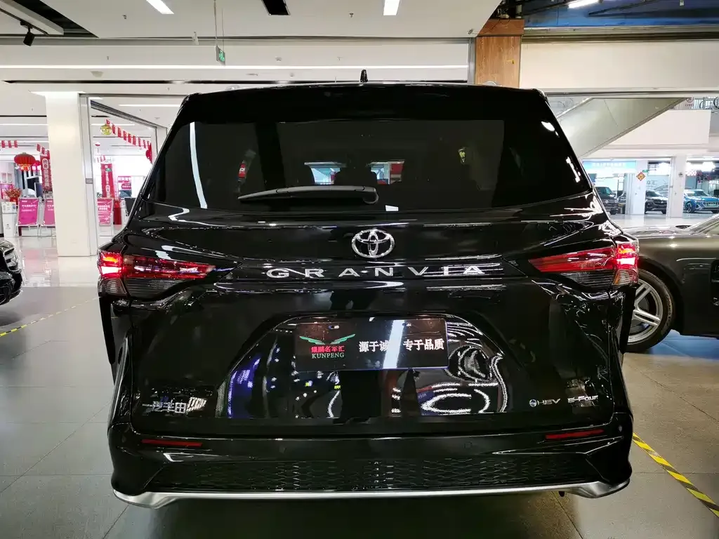 Toyota Granvia 2025 из CN, фото 4