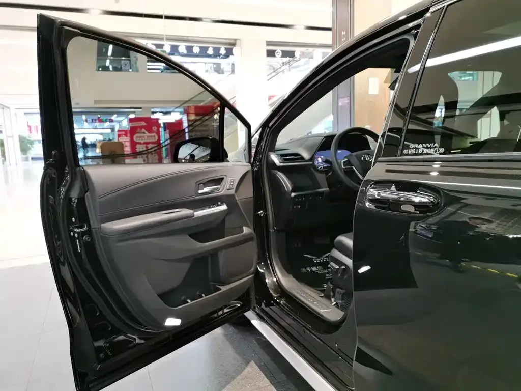 Toyota Granvia 2025 из CN, фото 6