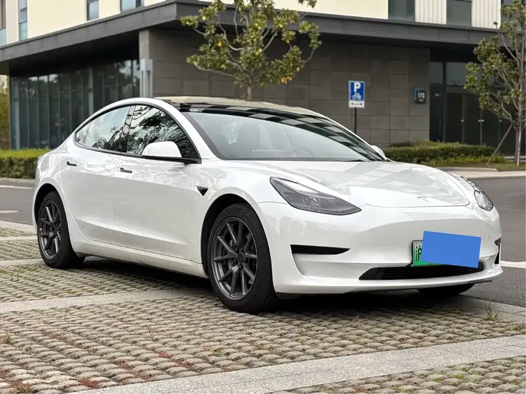 Tesla Model 3 — фото 5