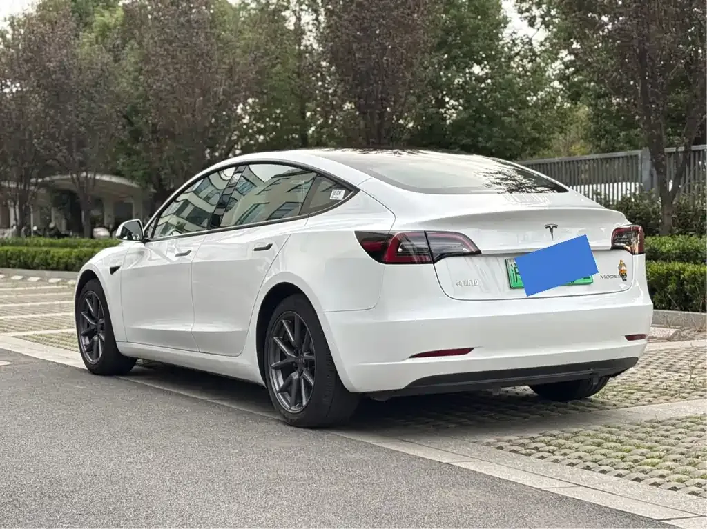 Tesla Model 3 — фото 6
