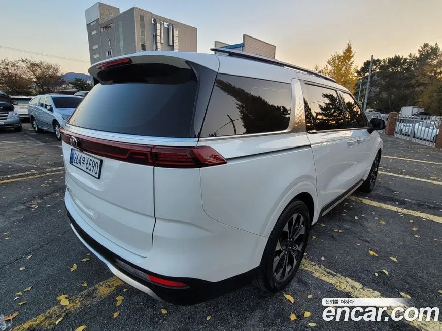 Kia Carnival — фото 4