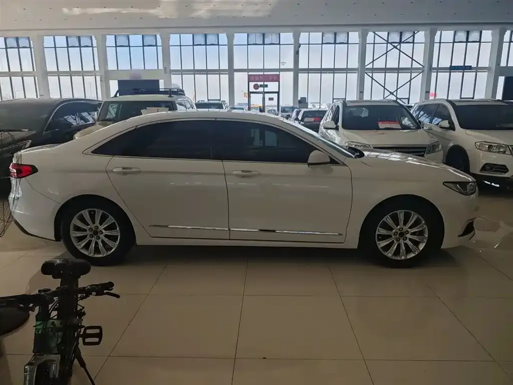 Ford Taurus 2022 из CN, фото 6