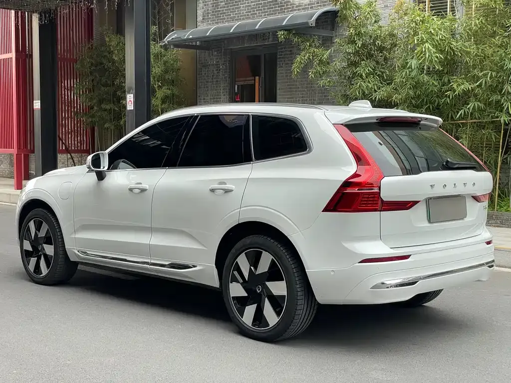 Volvo XC60 PHEV 2024 из CN, фото 4