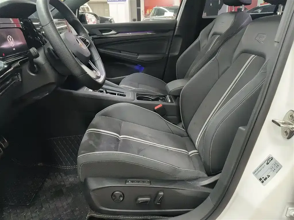 Volkswagen Golf 2023 из CN, фото 10