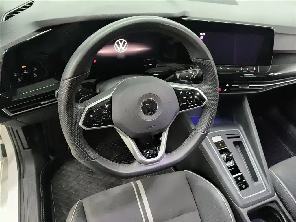 Volkswagen Golf 2023 из CN, фото 4