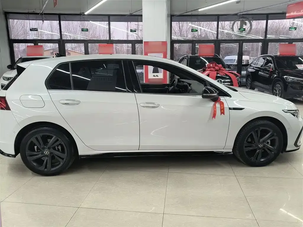 Volkswagen Golf 2023 из CN, фото 8