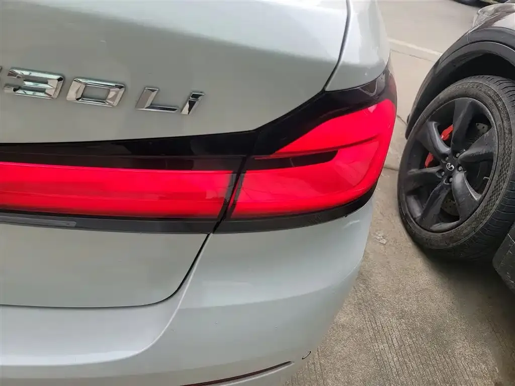 BMW 5 Series 2023 из CN, фото 8