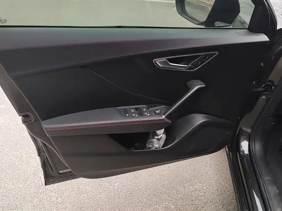 Audi Q2L 2023 из CN, фото 7