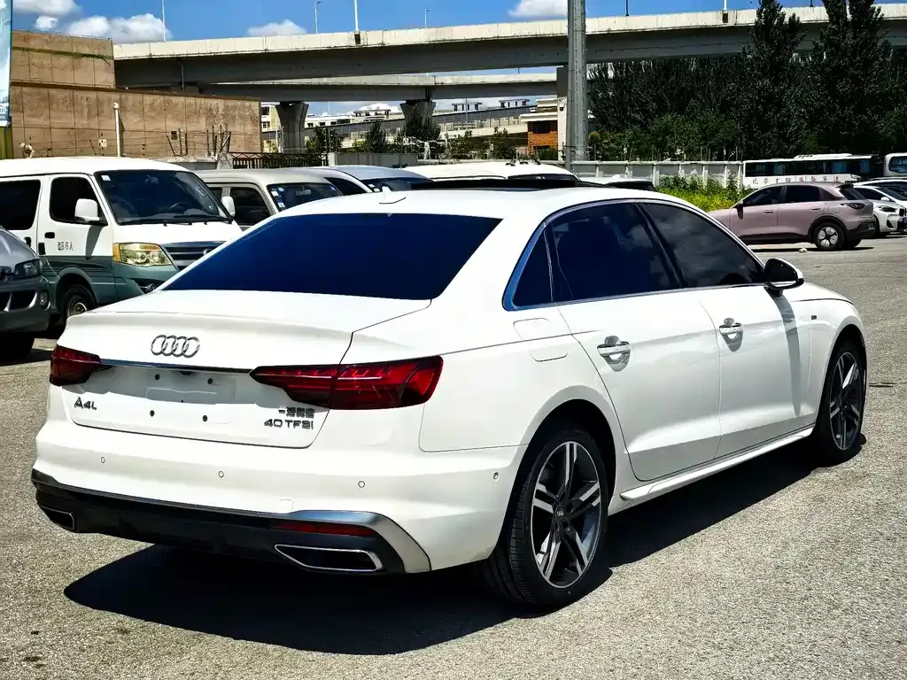 Audi A4L 2021 из CN, фото 10