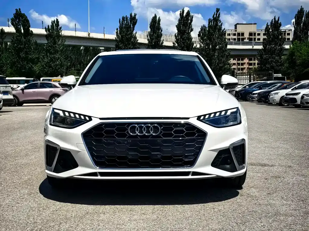 Audi A4L 2021 из CN, фото 2