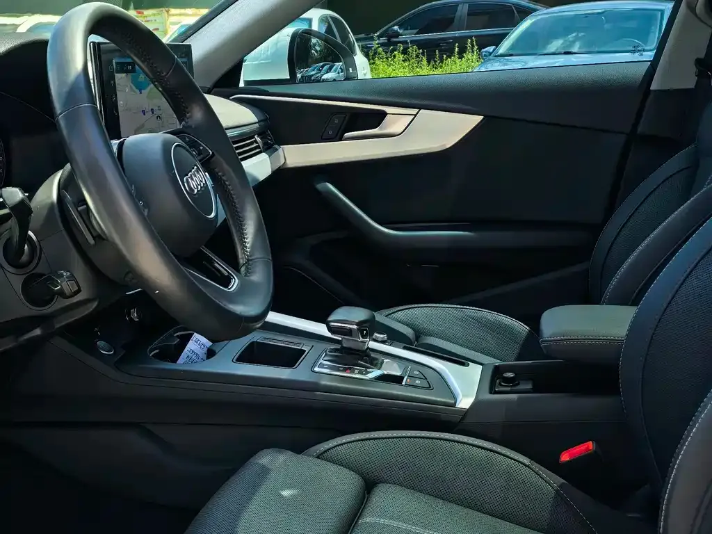 Audi A4L 2021 из CN, фото 4