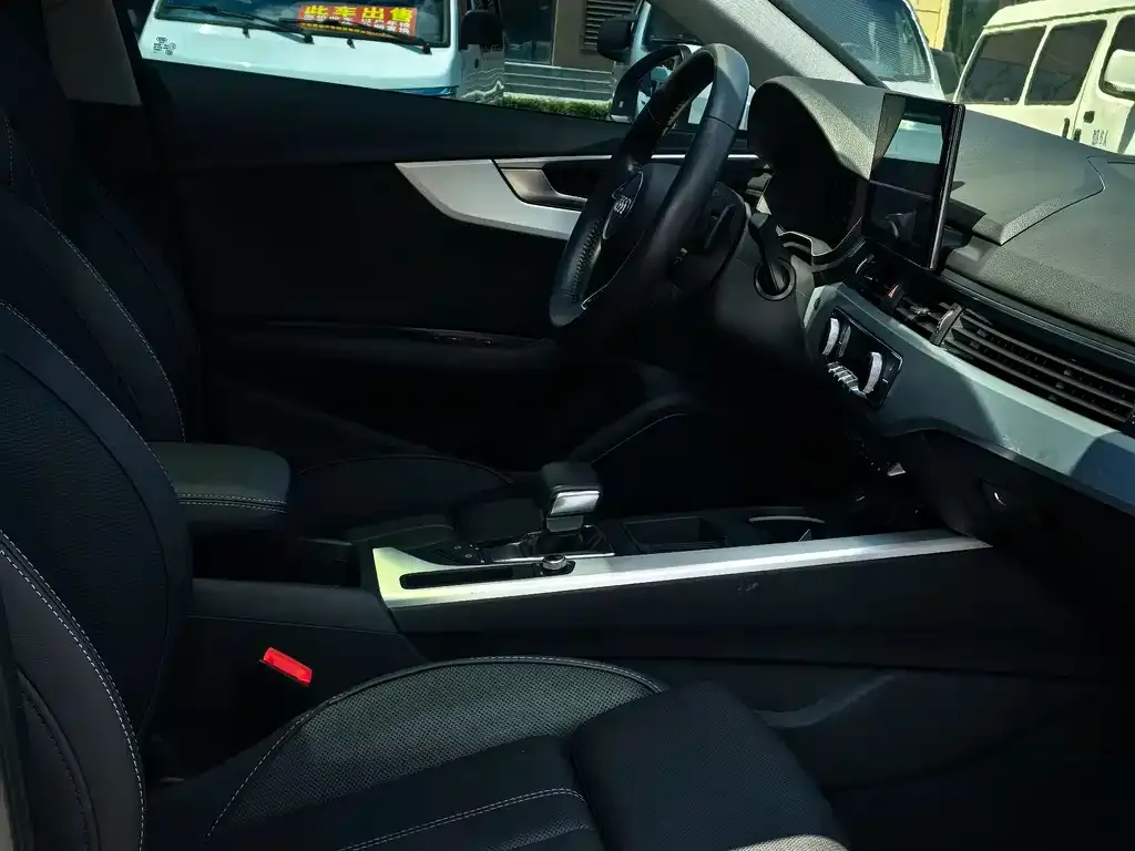 Audi A4L 2021 из CN, фото 6