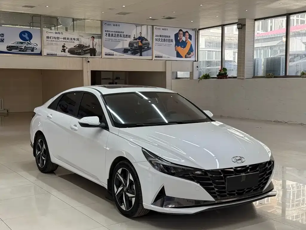 Hyundai Elantra — фото 3
