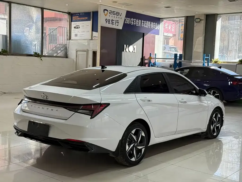 Hyundai Elantra — фото 4