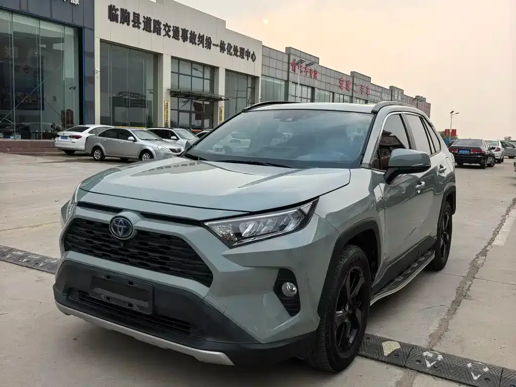 Toyota RAV4 2021 из CN, фото 1