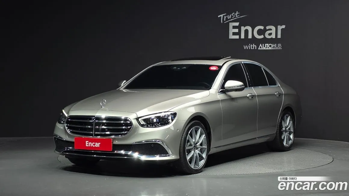 Mercedes-Benz E-Class — фото 1