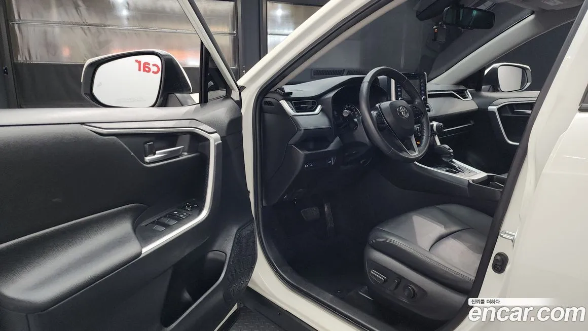 Toyota RAV4 — фото 10