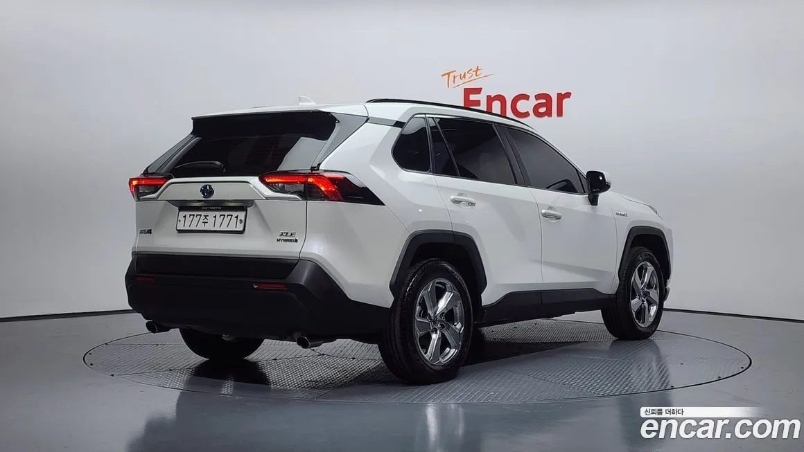Toyota RAV4 — фото 2