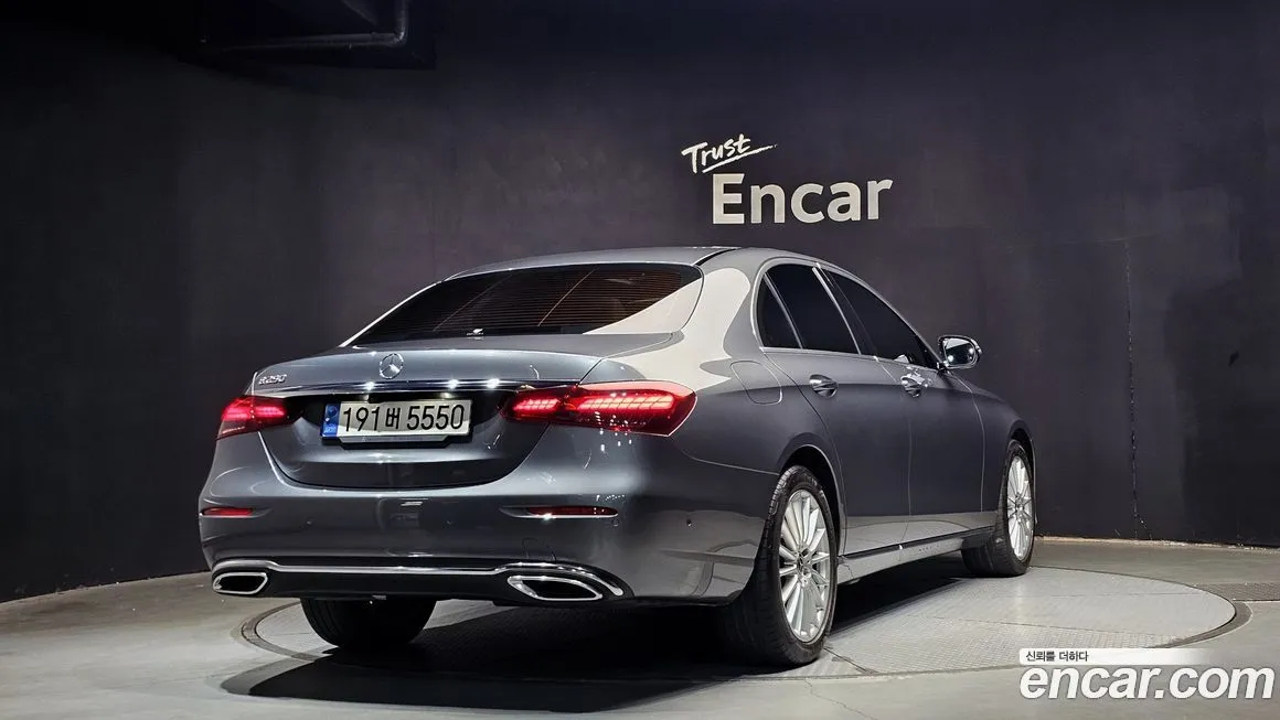 Mercedes-Benz E-Class — фото 2