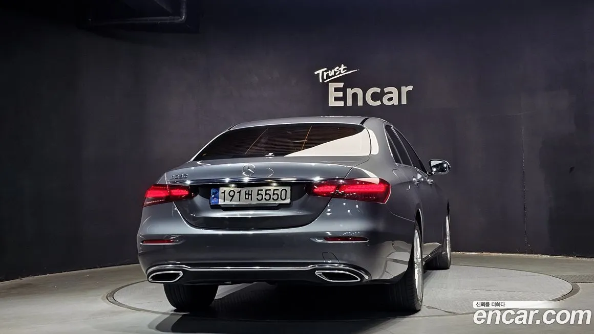 Mercedes-Benz E-Class — фото 4