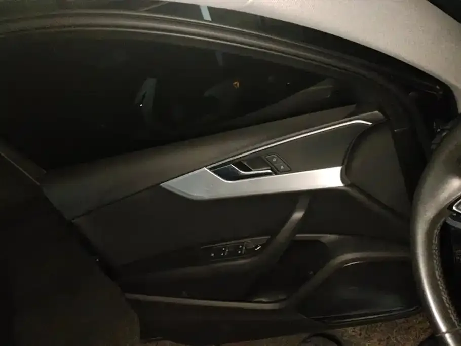 Audi A4L 2021 из CN, фото 7