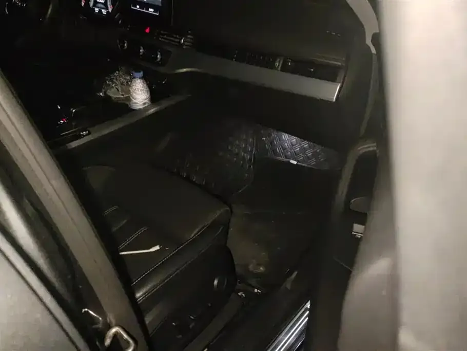 Audi A4L 2021 из CN, фото 8