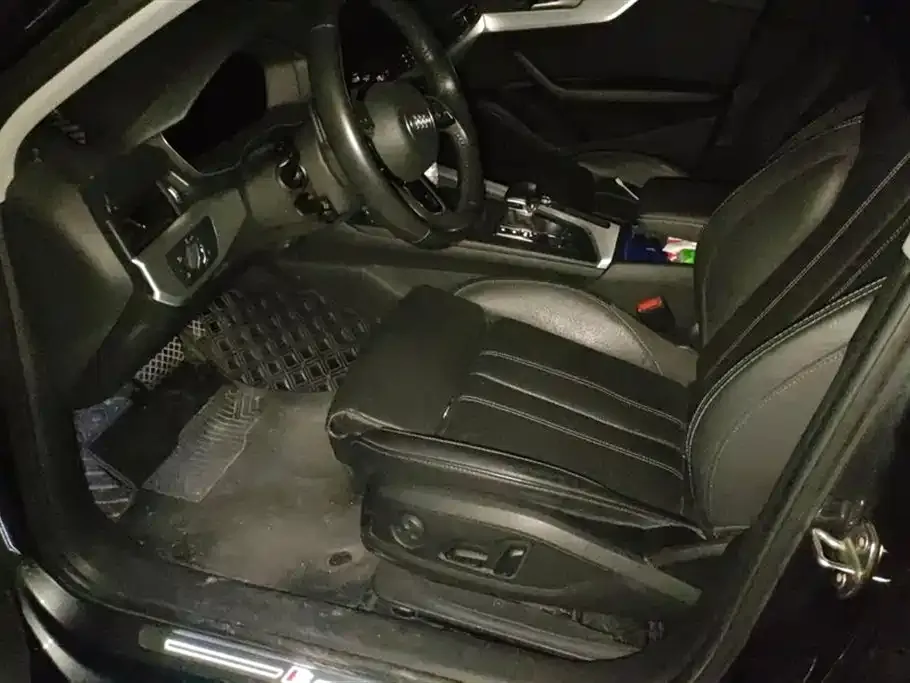 Audi A4L 2021 из CN, фото 9