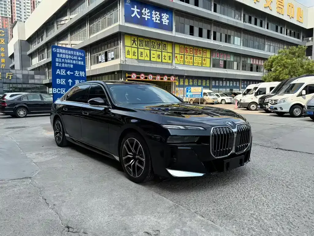 BMW 7 Series 2023 из CN, фото 3