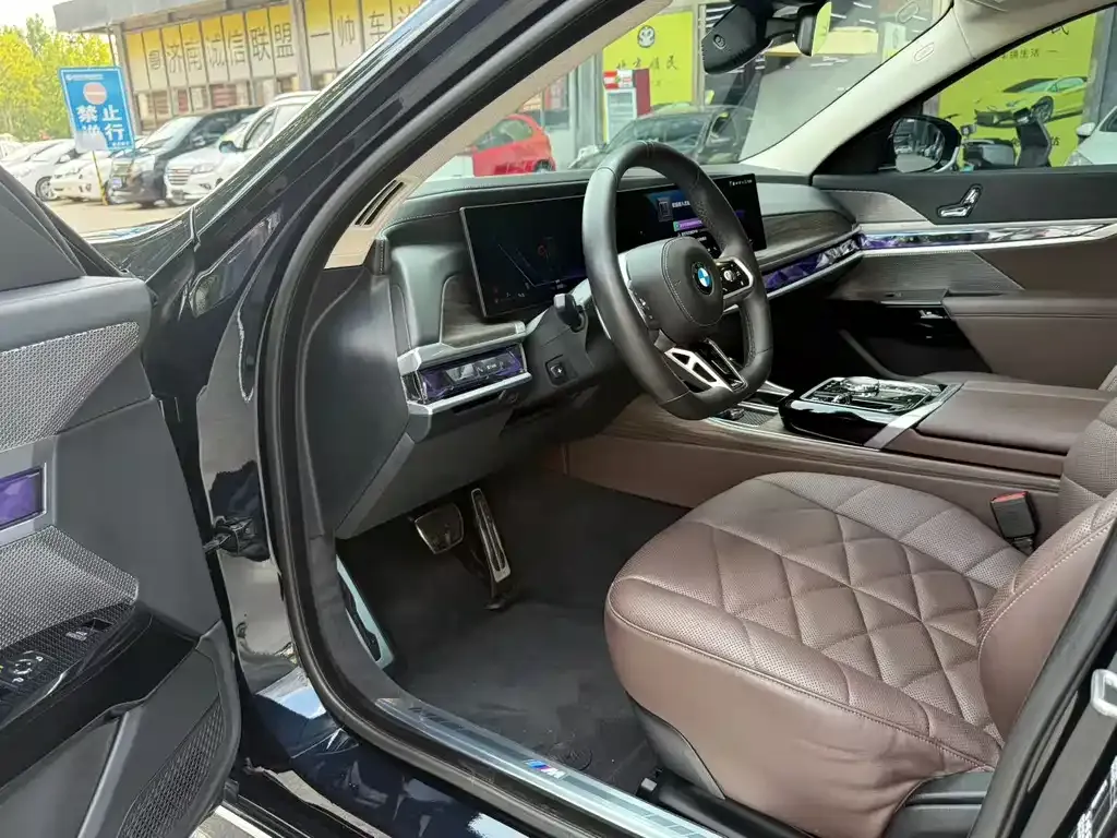 BMW 7 Series 2023 из CN, фото 4