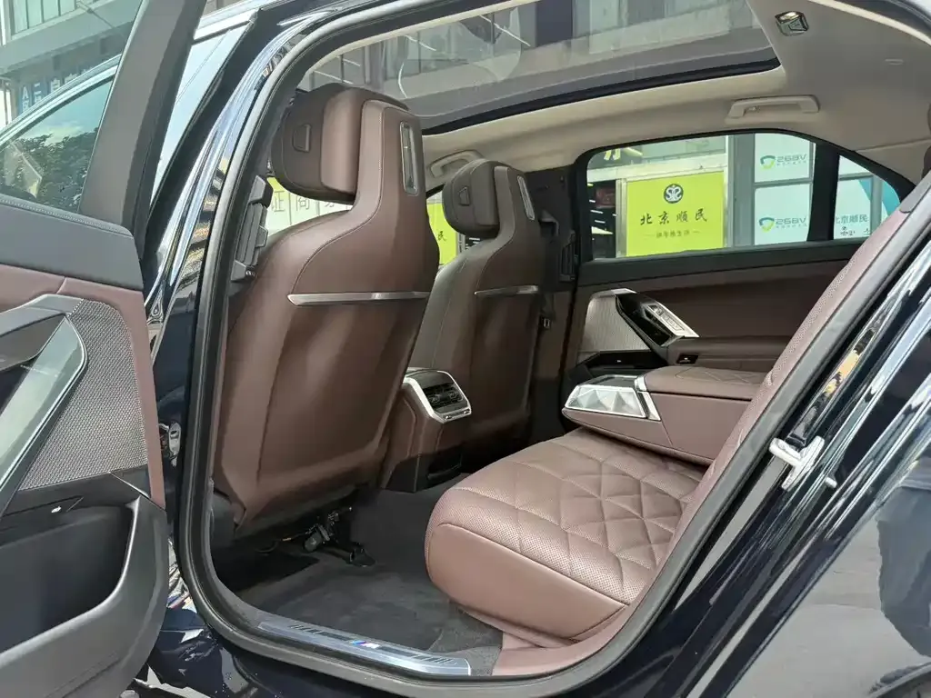 BMW 7 Series 2023 из CN, фото 5