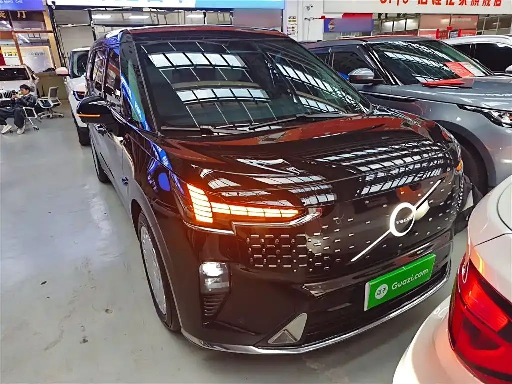 Volvo EM90 2024 из CN, фото 3