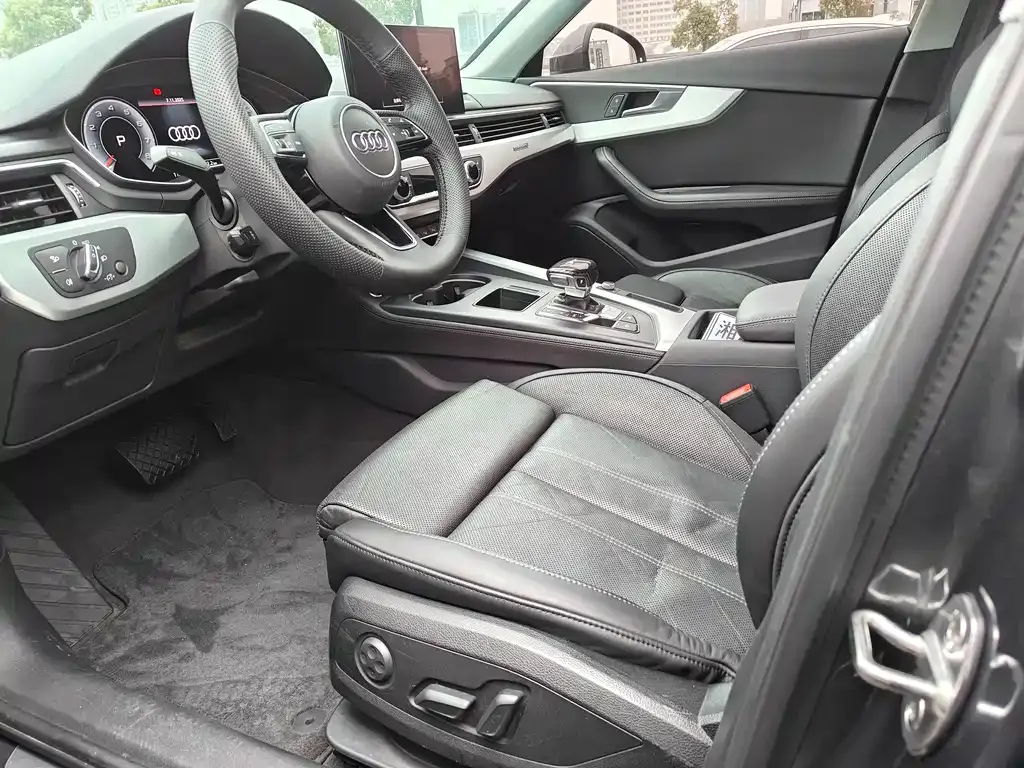 Audi A4L 2021 из CN, фото 4