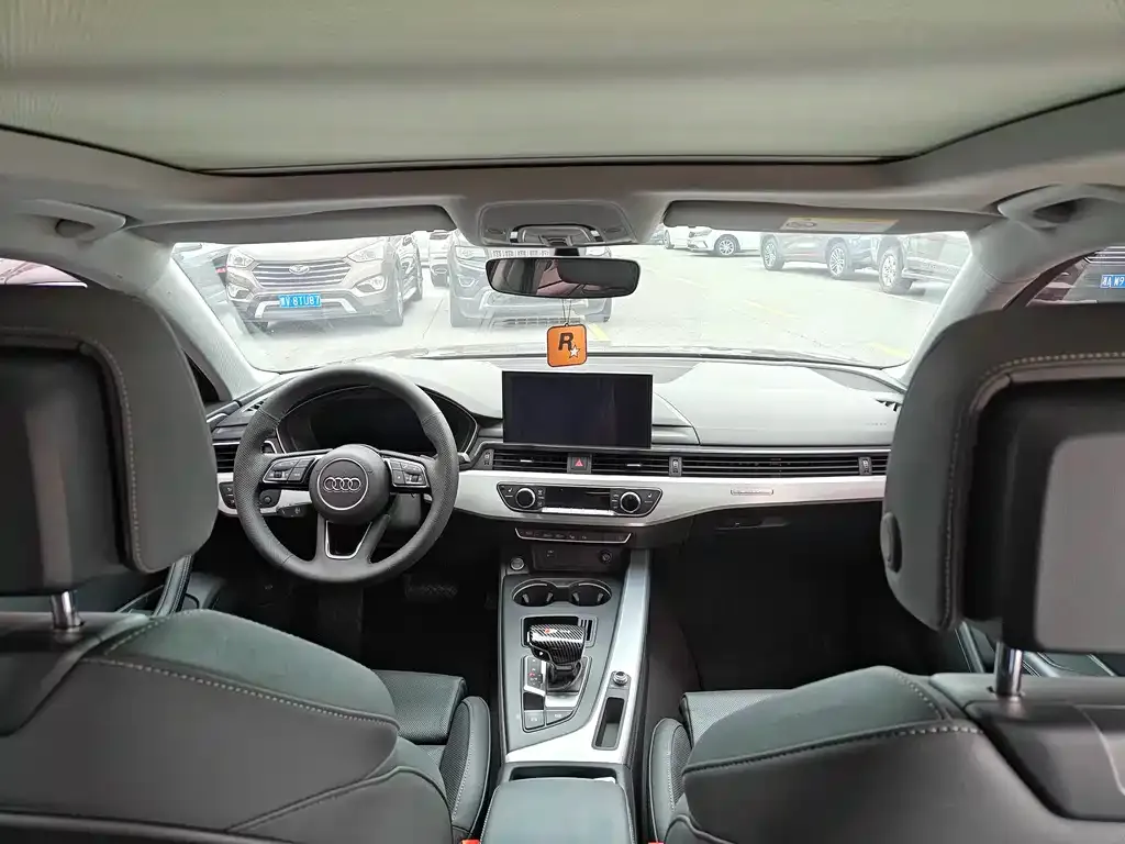 Audi A4L 2021 из CN, фото 5