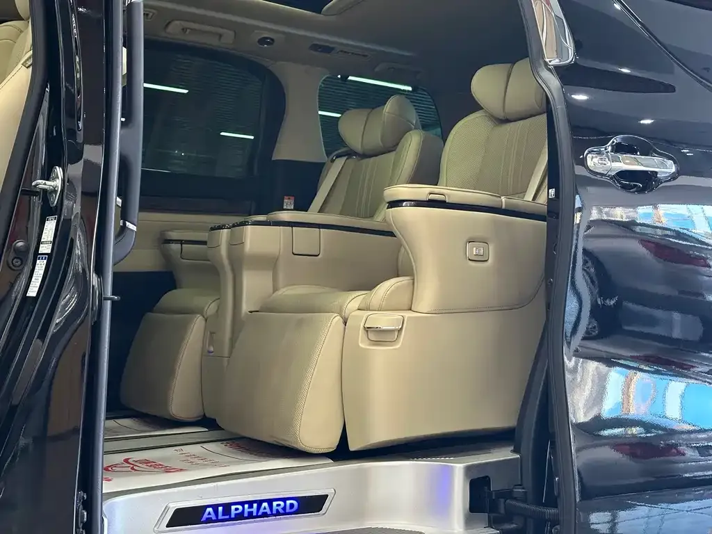 Toyota Alphard 2023 из CN, фото 9