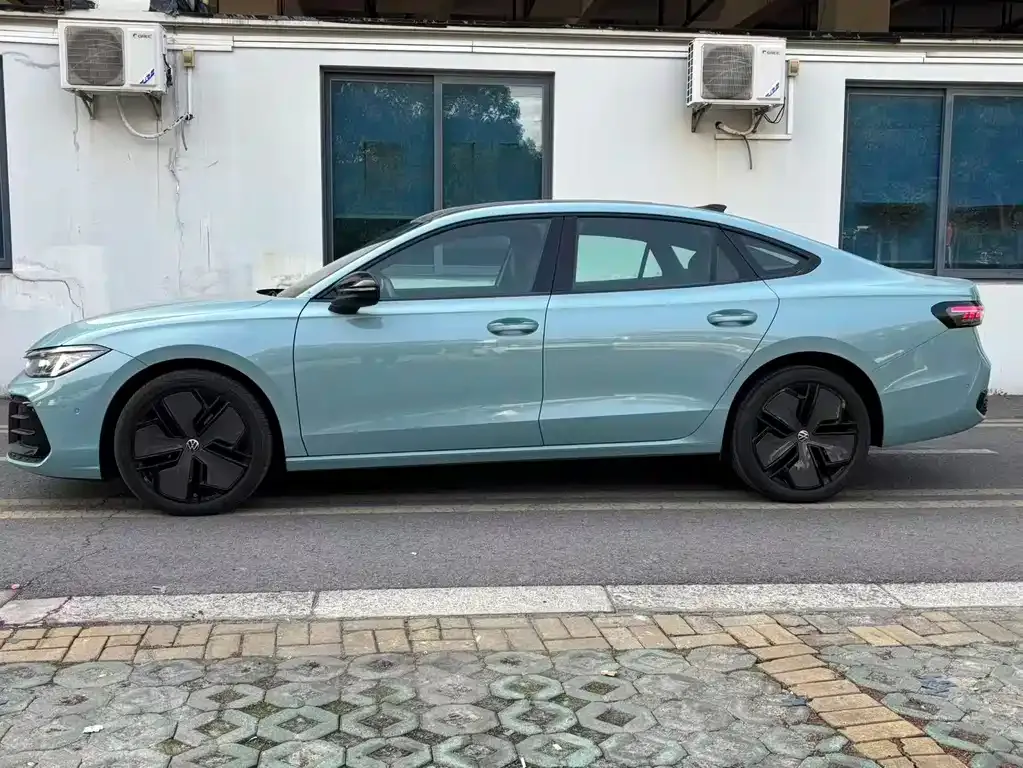 Volkswagen Passat 2024 из CN, фото 4