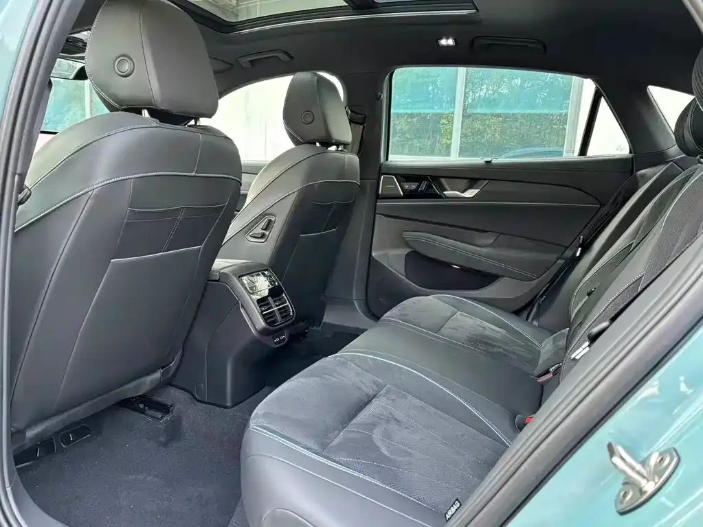 Volkswagen Passat 2024 из CN, фото 9